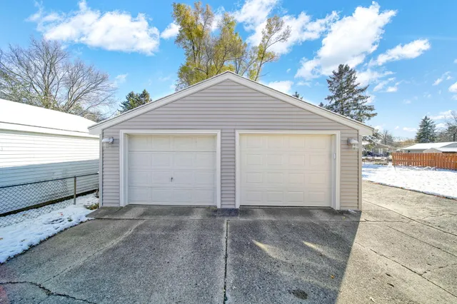 $219,900 | 1273 East Southfield Drive, Jackson, MI 49203