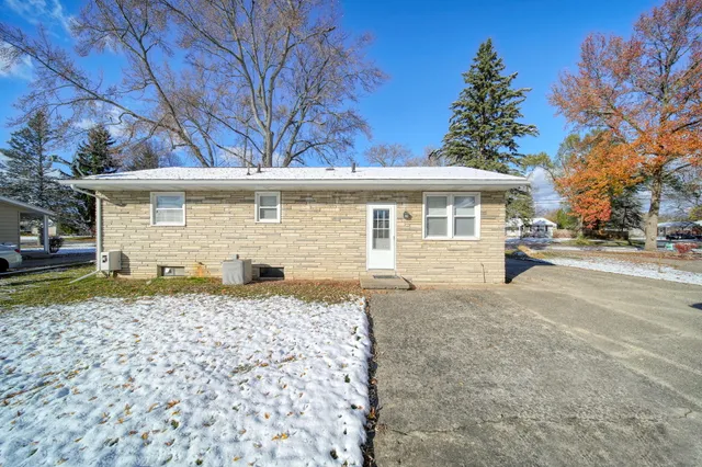 $219,900 | 1273 East Southfield Drive, Jackson, MI 49203