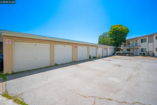 $2,300 | 2546 Denning Court, Castro Valley, CA 94546