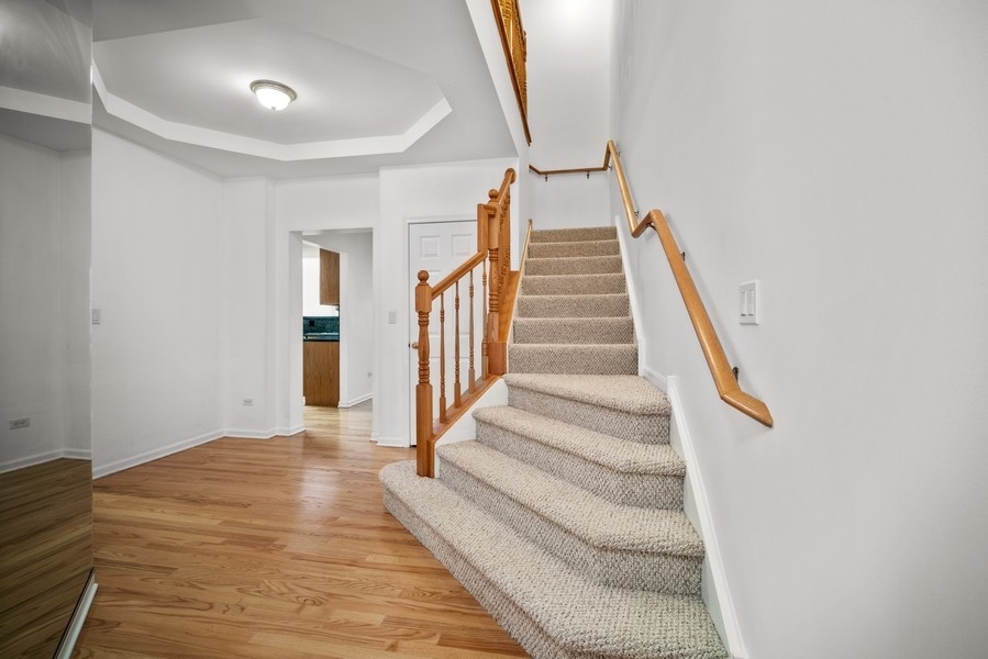 4643 Jenna Road Glenview, IL 60025 - Photo 3 of 17 a view of entryway