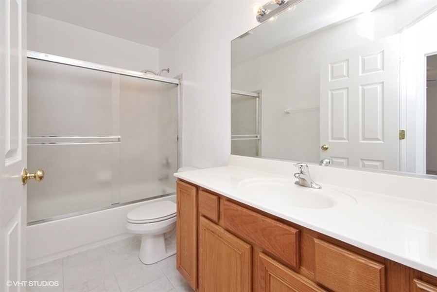 4643 Jenna Road Glenview, IL 60025 - Photo 9 of 17 a bathroom with a sink a toilet and shower