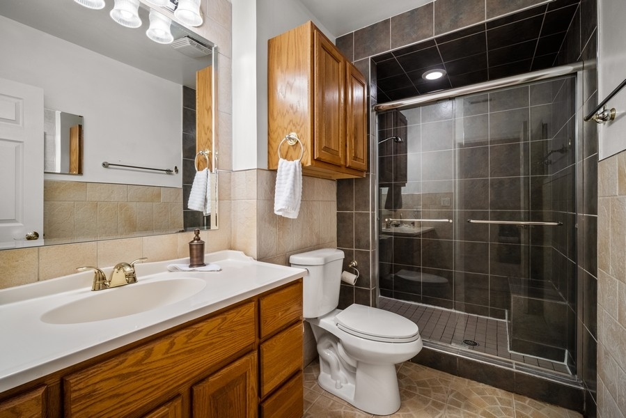 4643 Jenna Road Glenview, IL 60025 - Photo 10 of 17 a bathroom with a sink toilet and shower