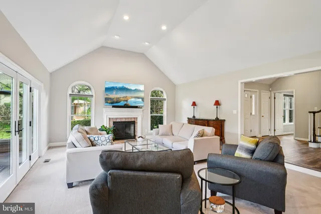 $1,250,000 | 437 Windrow Clusters Drive, Moorestown, NJ 08057