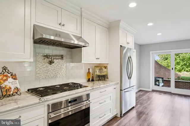 $1,250,000 | 437 Windrow Clusters Drive, Moorestown, NJ 08057