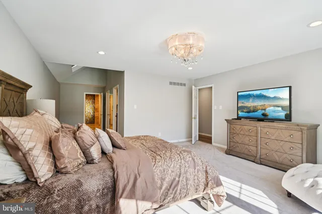 $1,250,000 | 437 Windrow Clusters Drive, Moorestown, NJ 08057