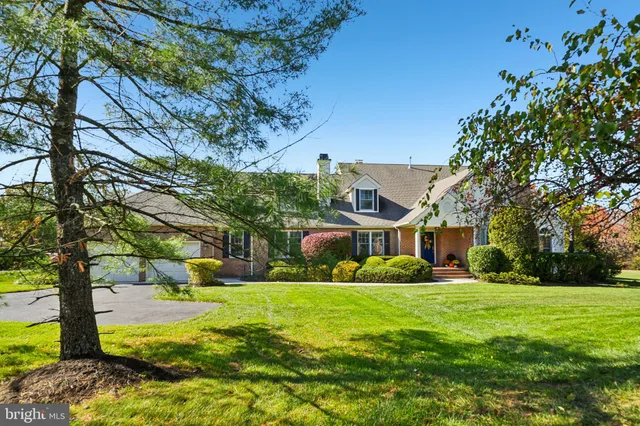 $1,250,000 | 437 Windrow Clusters Drive, Moorestown, NJ 08057