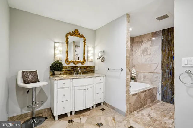 $1,250,000 | 437 Windrow Clusters Drive, Moorestown, NJ 08057