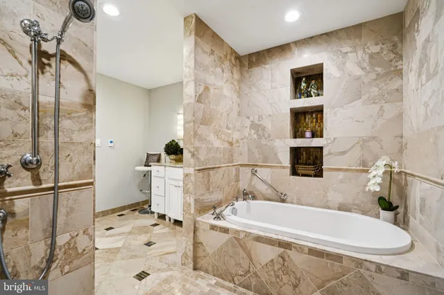 $1,250,000 | 437 Windrow Clusters Drive, Moorestown, NJ 08057