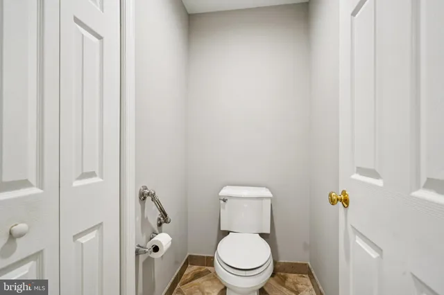 $1,250,000 | 437 Windrow Clusters Drive, Moorestown, NJ 08057