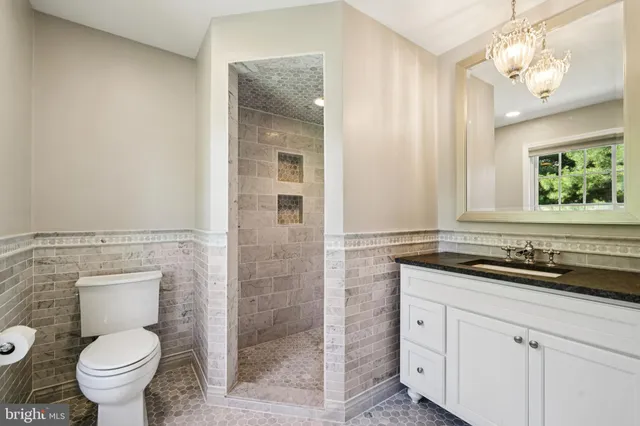 $1,250,000 | 437 Windrow Clusters Drive, Moorestown, NJ 08057