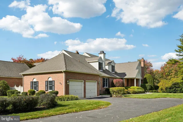 $1,250,000 | 437 Windrow Clusters Drive, Moorestown, NJ 08057