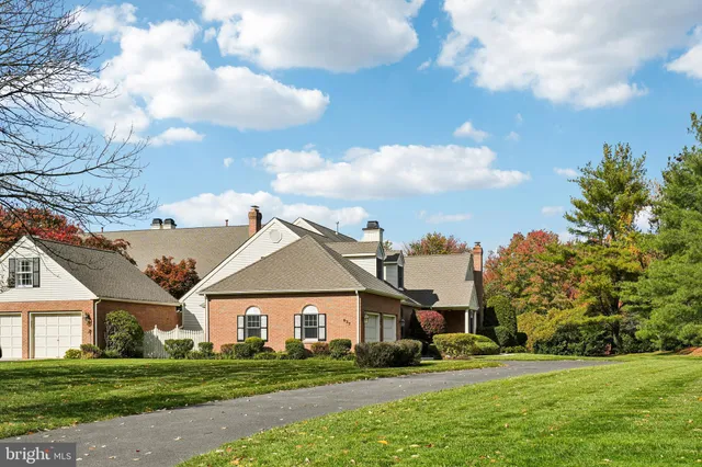 $1,250,000 | 437 Windrow Clusters Drive, Moorestown, NJ 08057