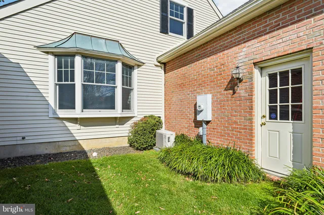 $1,250,000 | 437 Windrow Clusters Drive, Moorestown, NJ 08057