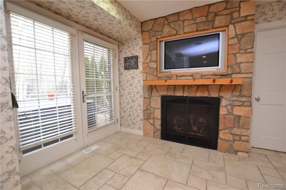 7880 Holcomb Road Clarkston, MI 48348 - Photo 12 of 31 Breakfast Nook With Fireplace