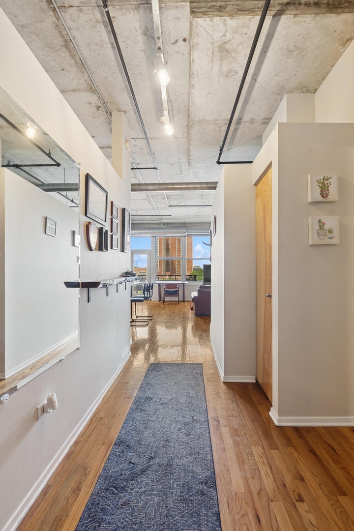 6 South Laflin Street, Unit 518 Chicago, IL 60607 - Photo 2 of 15