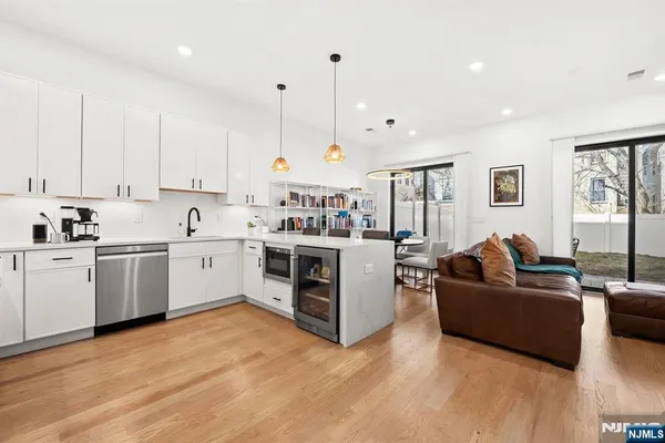 $1,075,000 | 34 Manhattan Avenue, Unit 2, Jersey City, NJ 07307