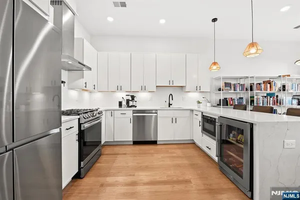 $1,075,000 | 34 Manhattan Avenue, Unit 2, Jersey City, NJ 07307