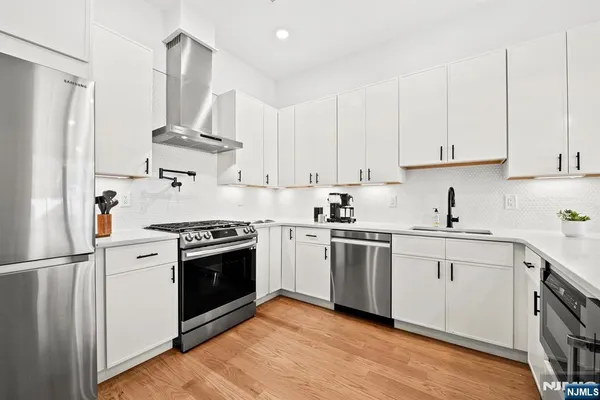 $1,075,000 | 34 Manhattan Avenue, Unit 2, Jersey City, NJ 07307