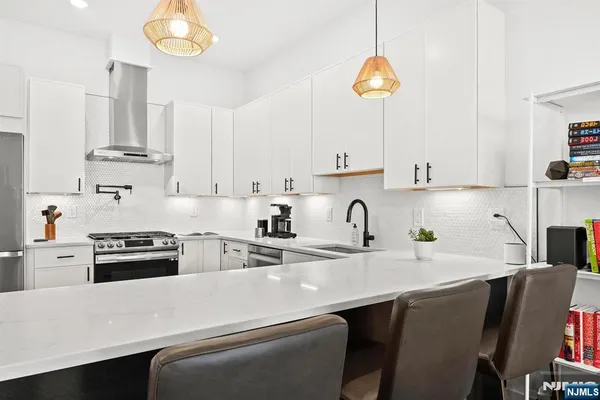 $1,075,000 | 34 Manhattan Avenue, Unit 2, Jersey City, NJ 07307