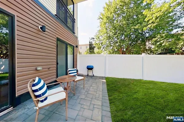 $1,075,000 | 34 Manhattan Avenue, Unit 2, Jersey City, NJ 07307