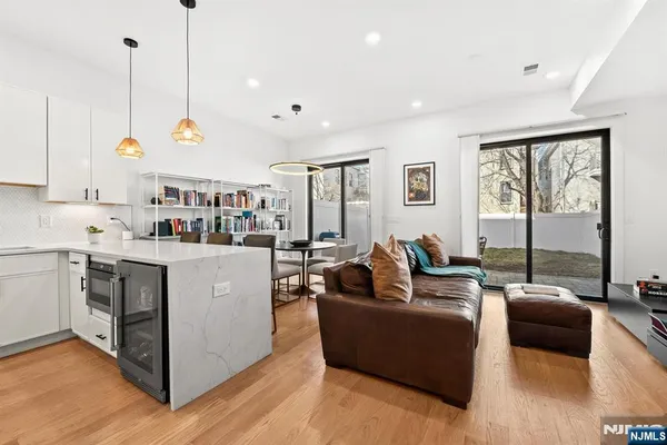 $1,075,000 | 34 Manhattan Avenue, Unit 2, Jersey City, NJ 07307