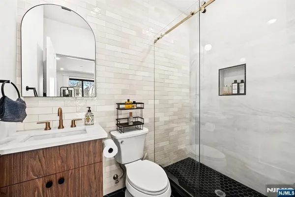 $1,075,000 | 34 Manhattan Avenue, Unit 2, Jersey City, NJ 07307