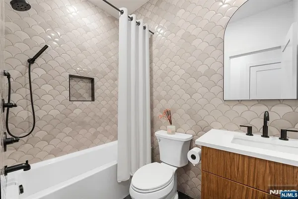 $1,075,000 | 34 Manhattan Avenue, Unit 2, Jersey City, NJ 07307