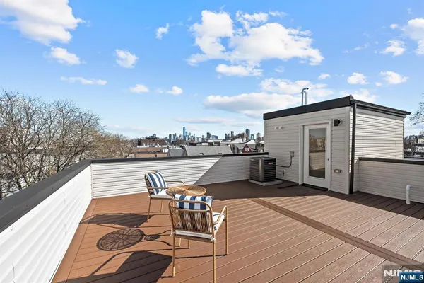 $1,075,000 | 34 Manhattan Avenue, Unit 2, Jersey City, NJ 07307
