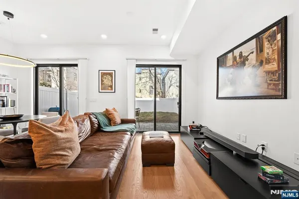 $1,075,000 | 34 Manhattan Avenue, Unit 2, Jersey City, NJ 07307