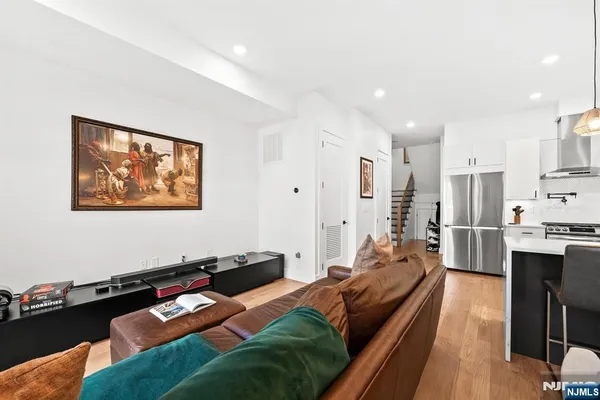 $1,075,000 | 34 Manhattan Avenue, Unit 2, Jersey City, NJ 07307