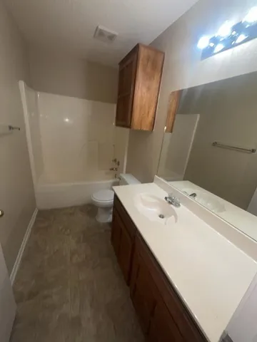 $1,150 | 125 Northeast Johnson Avenue, Unit 30, Burleson, TX 76028