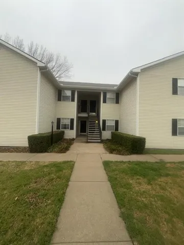 $1,150 | 125 Northeast Johnson Avenue, Unit 30, Burleson, TX 76028