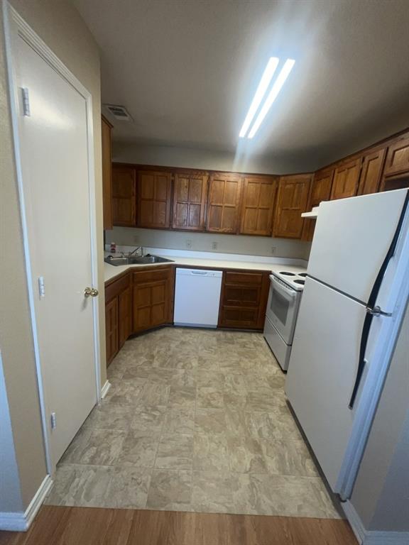 125 Northeast Johnson Avenue, Unit 30 Burleson, TX 76028 - Photo 3 of 13