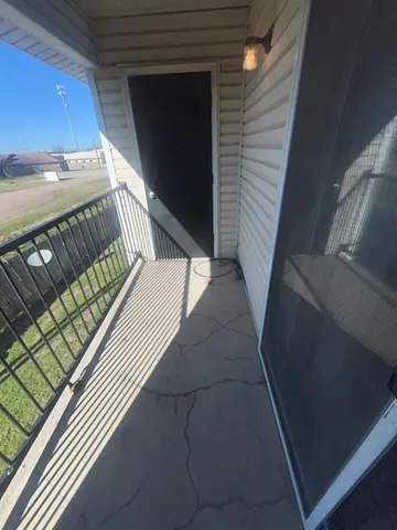 $1,150 | 125 Northeast Johnson Avenue, Unit 30, Burleson, TX 76028