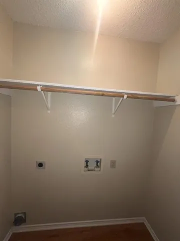 $1,150 | 125 Northeast Johnson Avenue, Unit 30, Burleson, TX 76028