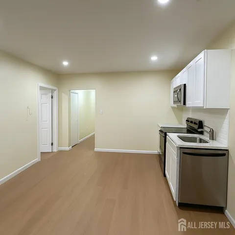 $3,200 | 166 Throop Avenue, New Brunswick, NJ 08901