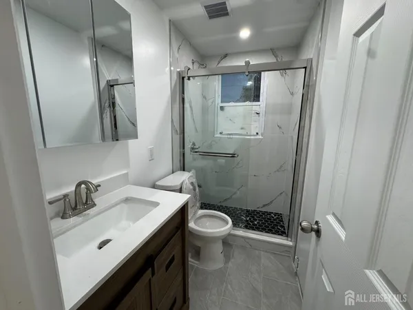 $3,000 | 166 Throop Avenue, New Brunswick, NJ 08901