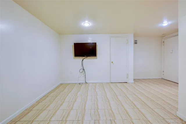 $2,000 | 25 Burns Street, Unit 1A | Forest Hills