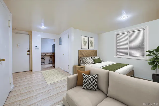 $2,000 | 25 Burns Street, Unit 1A | Forest Hills