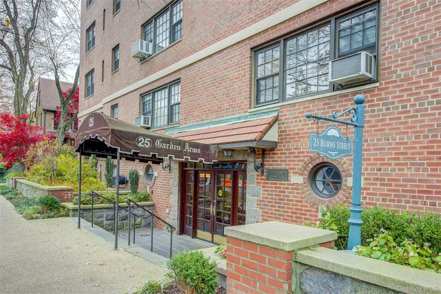 $2,000 | 25 Burns Street, Unit 1A | Forest Hills