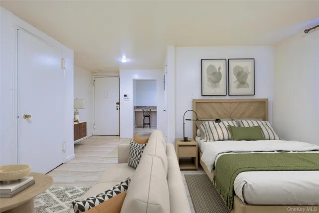 $2,000 | 25 Burns Street, Unit 1A | Forest Hills