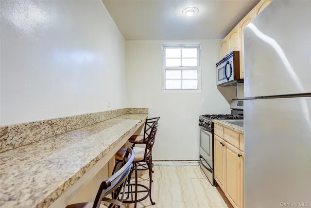 $2,000 | 25 Burns Street, Unit 1A | Forest Hills