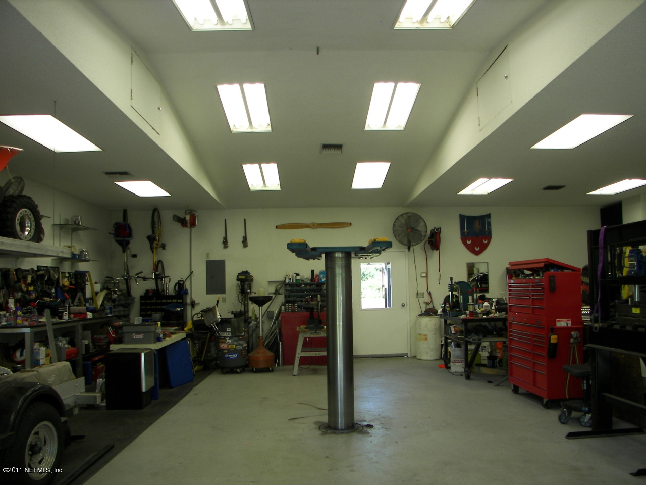 9361 Hipps Road Jacksonville, FL 32222 - Photo 4 of 21 a view of a room with gym equipment