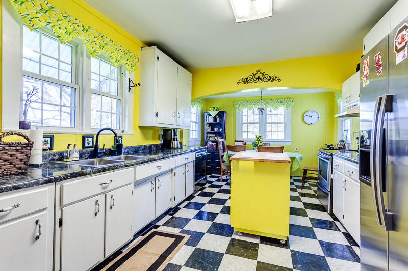 4307 McGinnis Road Corryton, TN 37721 - Photo 11 of 39 a large kitchen with a lot of appliances and cabinets