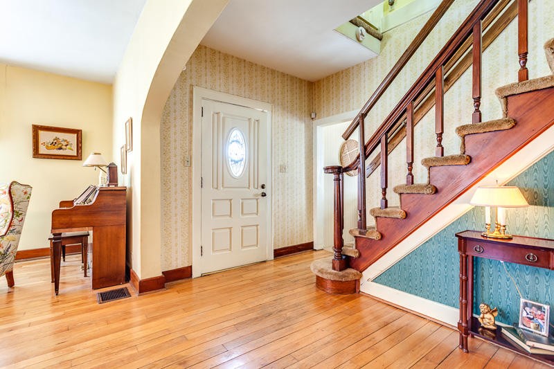 4307 McGinnis Road Corryton, TN 37721 - Photo 6 of 39 a view of entryway and hall with wooden floor