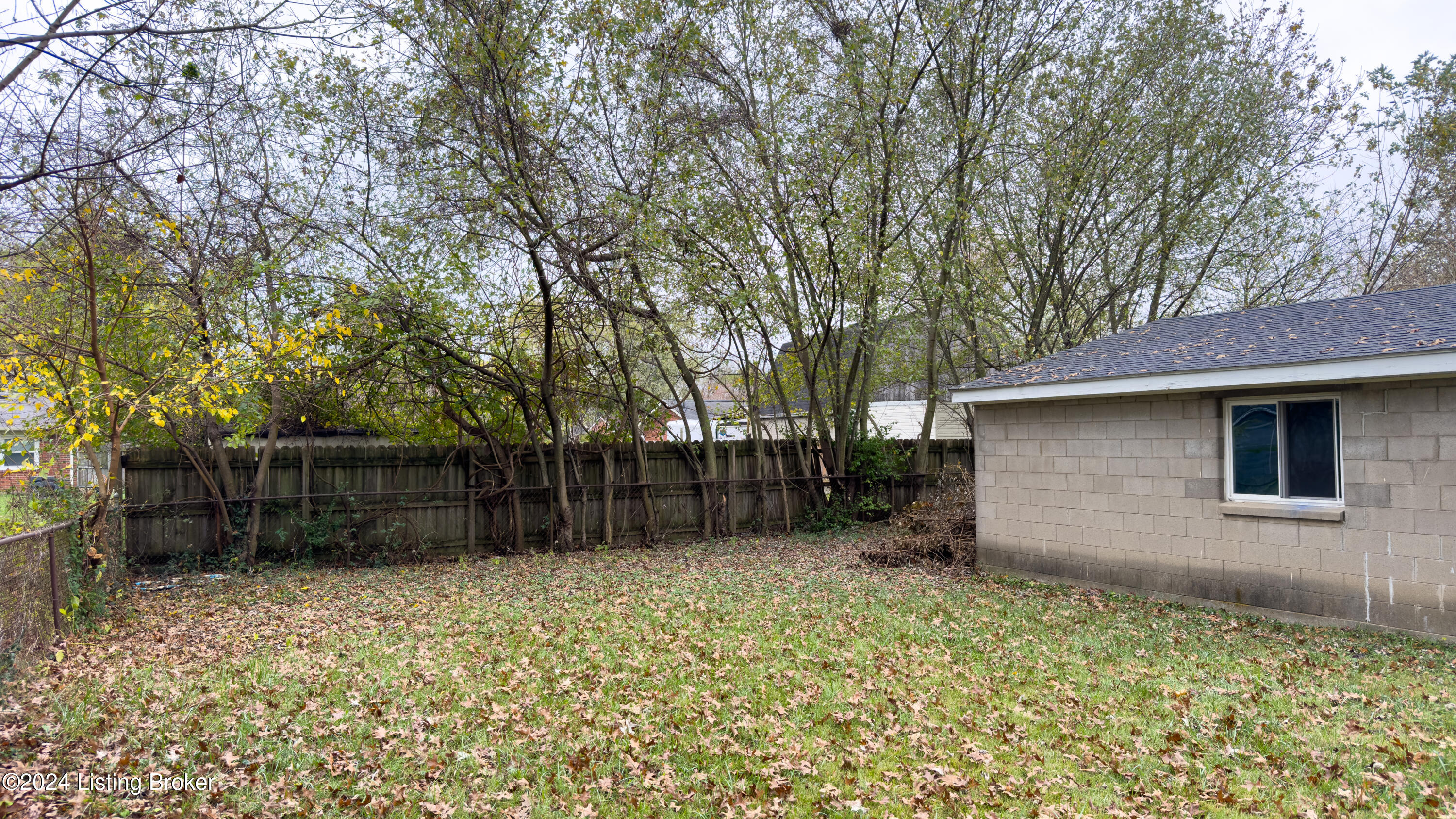 6814 Barfield Road Louisville, KY 40258 - Photo 27 of 28 6814 Barfield Rd-27
