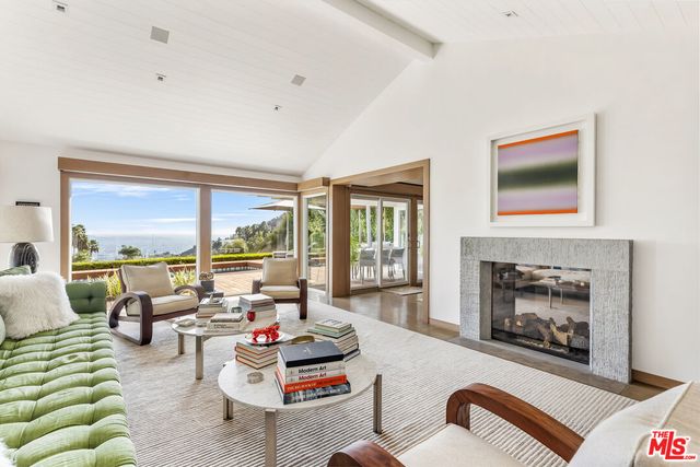 $4,495,000 | 8814 Pinto Place, Los Angeles, CA 90069