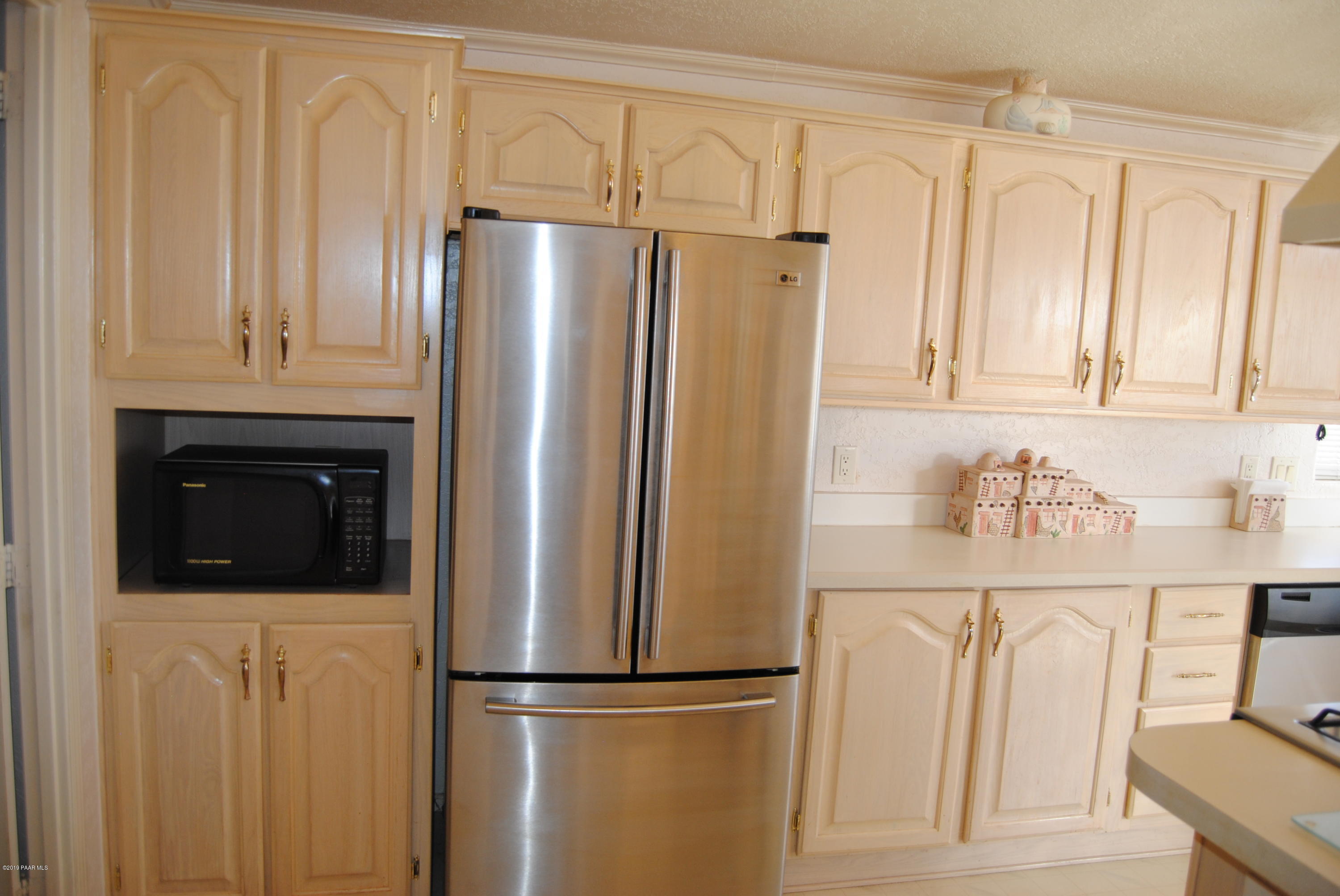 10378 Brahma Road Dewey, AZ 86327 - Photo 25 of 52 025_Fridge & Built ins