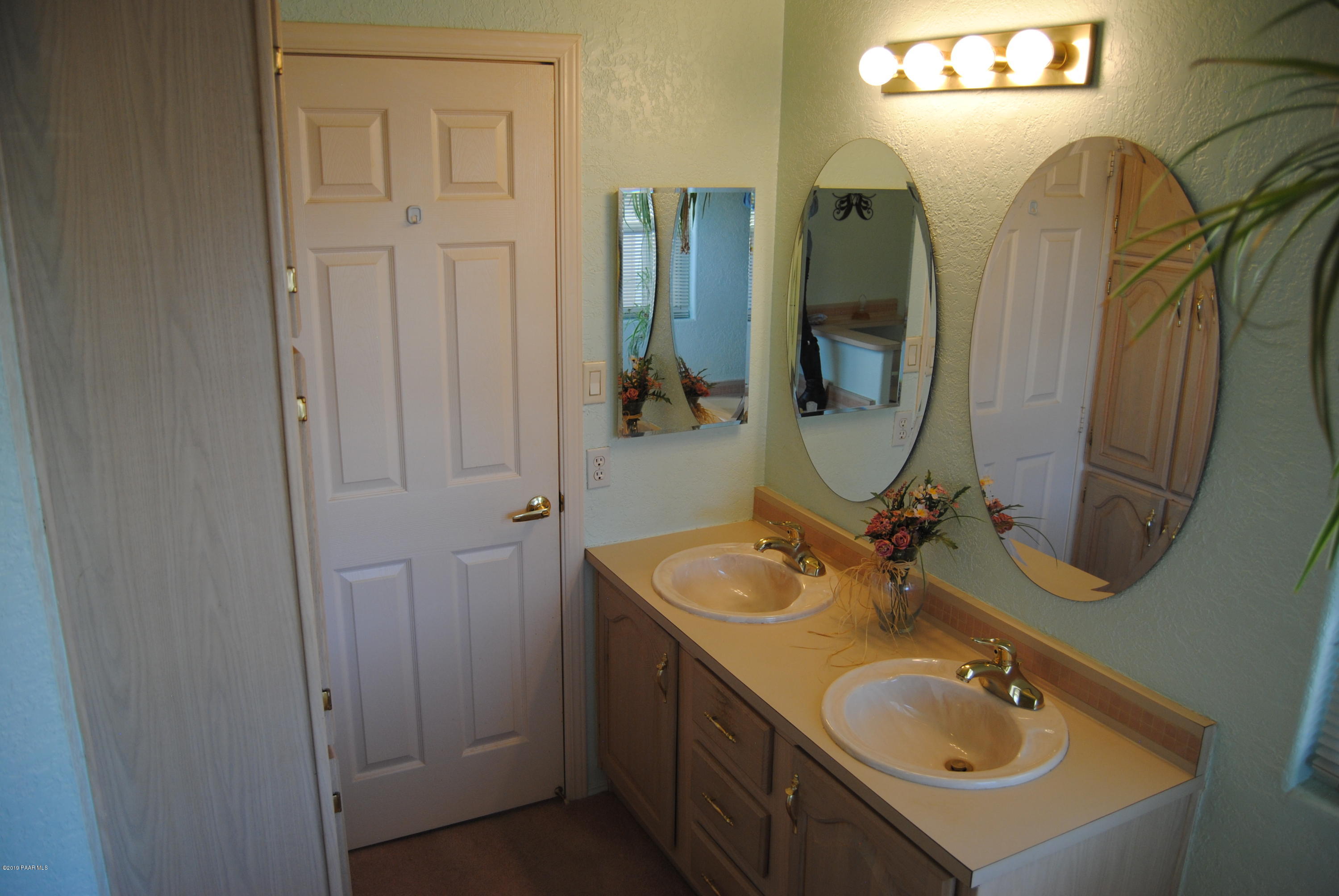 10378 Brahma Road Dewey, AZ 86327 - Photo 39 of 52 039_Master Vanity