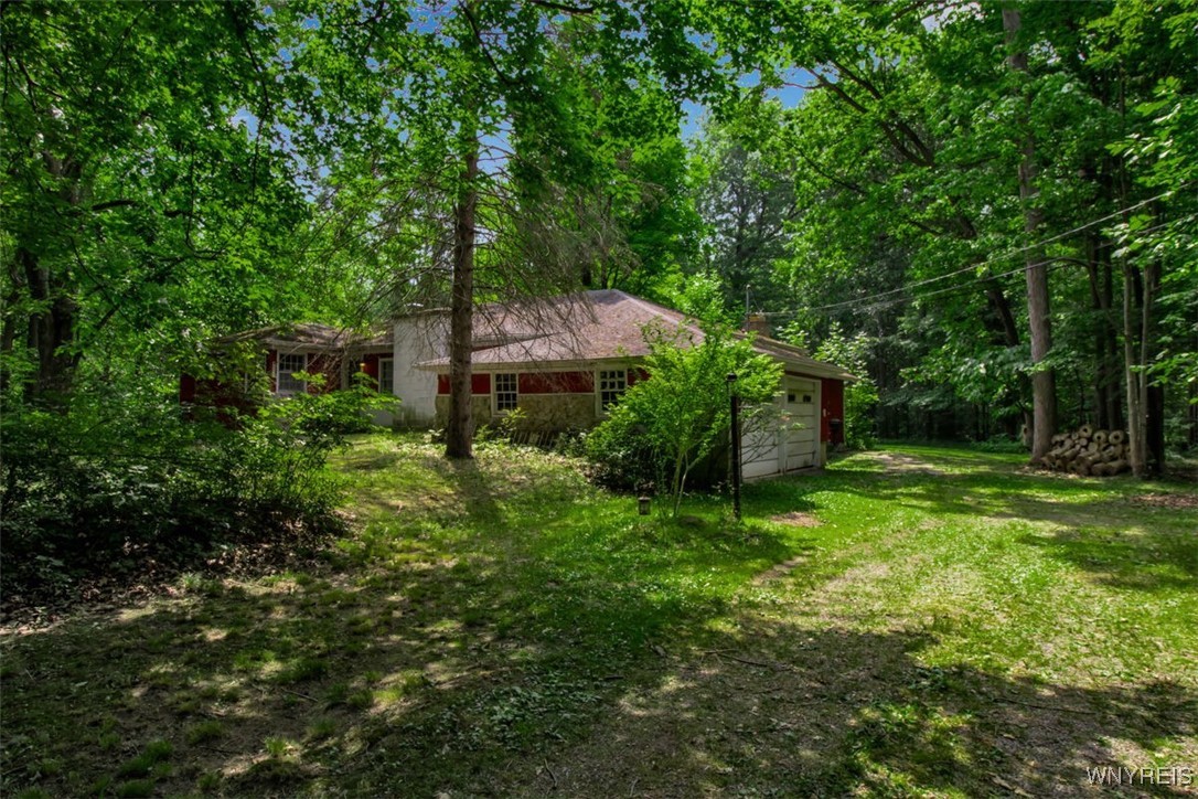 8905 County Road Clarence, NY 14032 - Photo 4 of 26